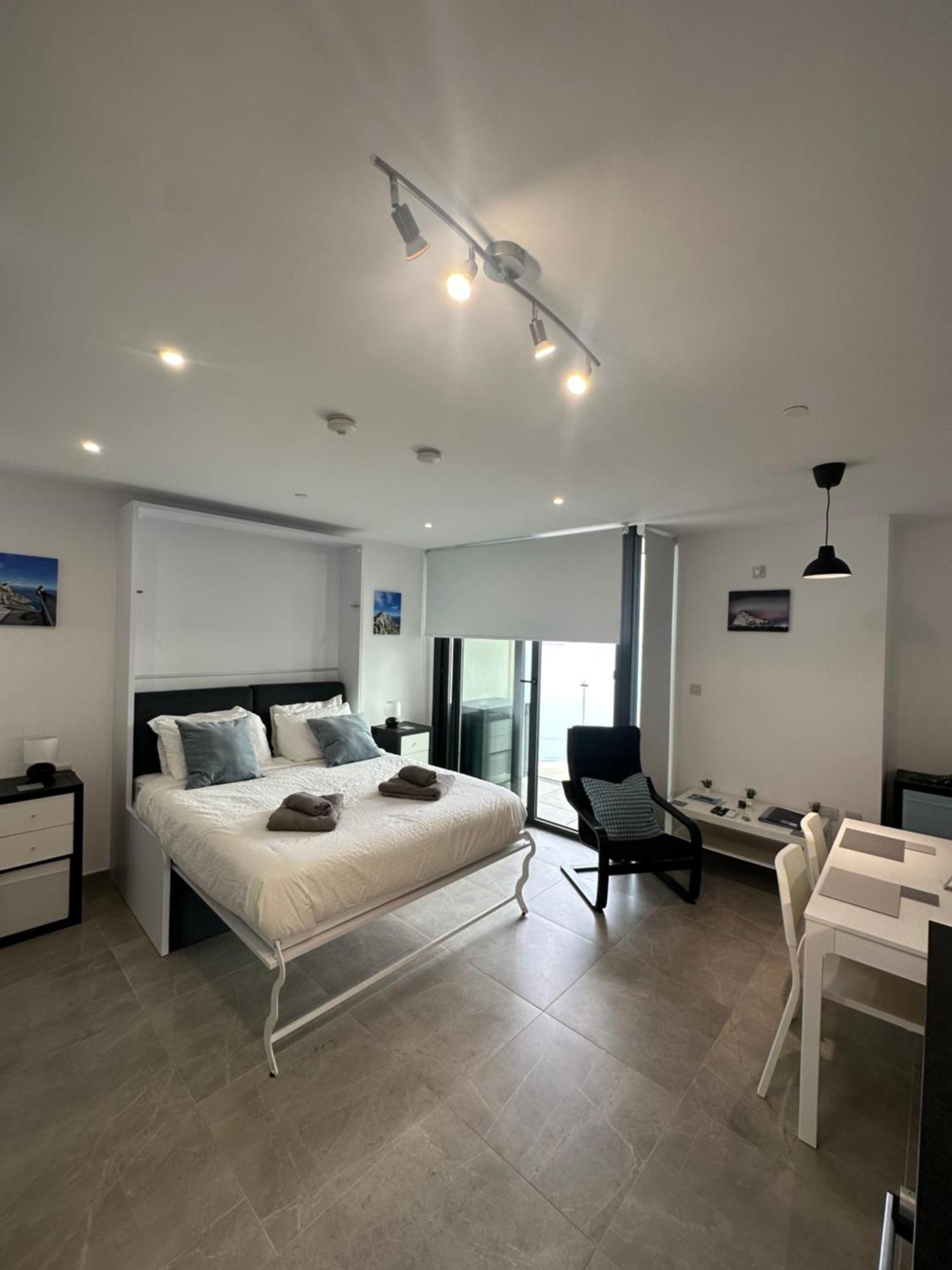 E1 Apartment High Level Sea View Gibraltar Exterior photo